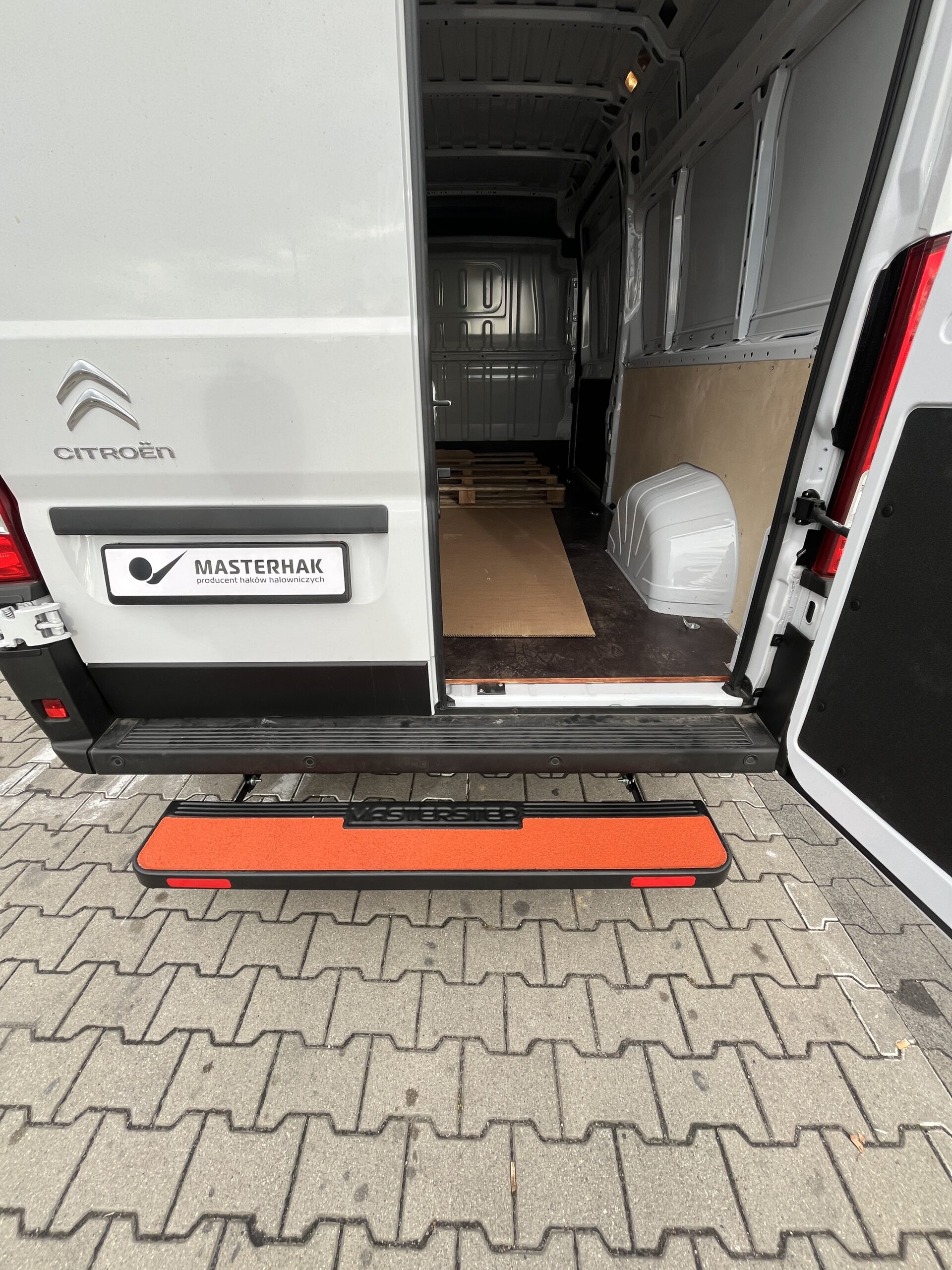 MasterSTEP T1 - Hecktrittstufe für Opel Movano - Rutschfeste Oberfläche – Bild 6