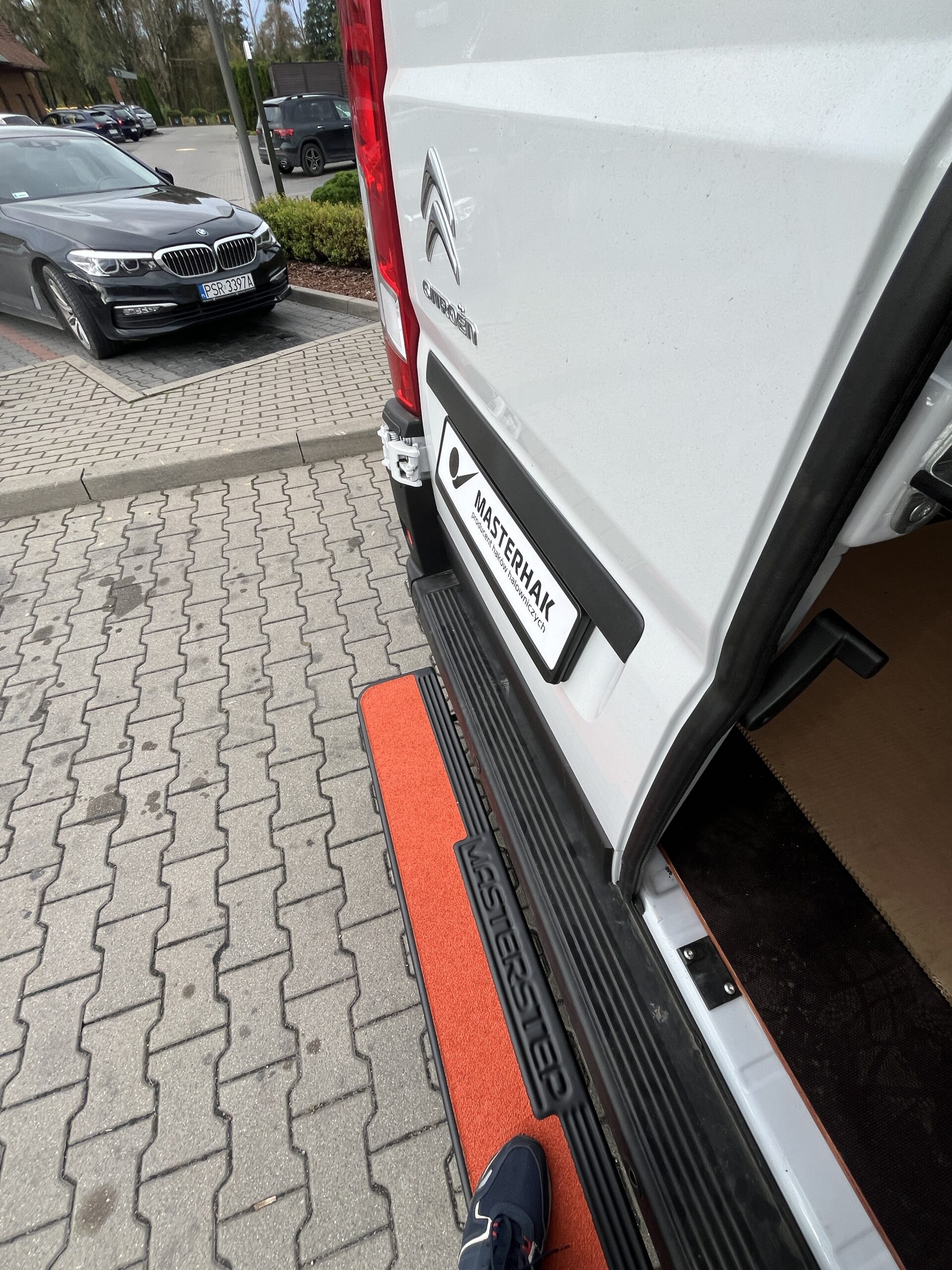 MasterSTEP T1 - Hecktrittstufe für Opel Movano - Rutschfeste Oberfläche – Bild 5