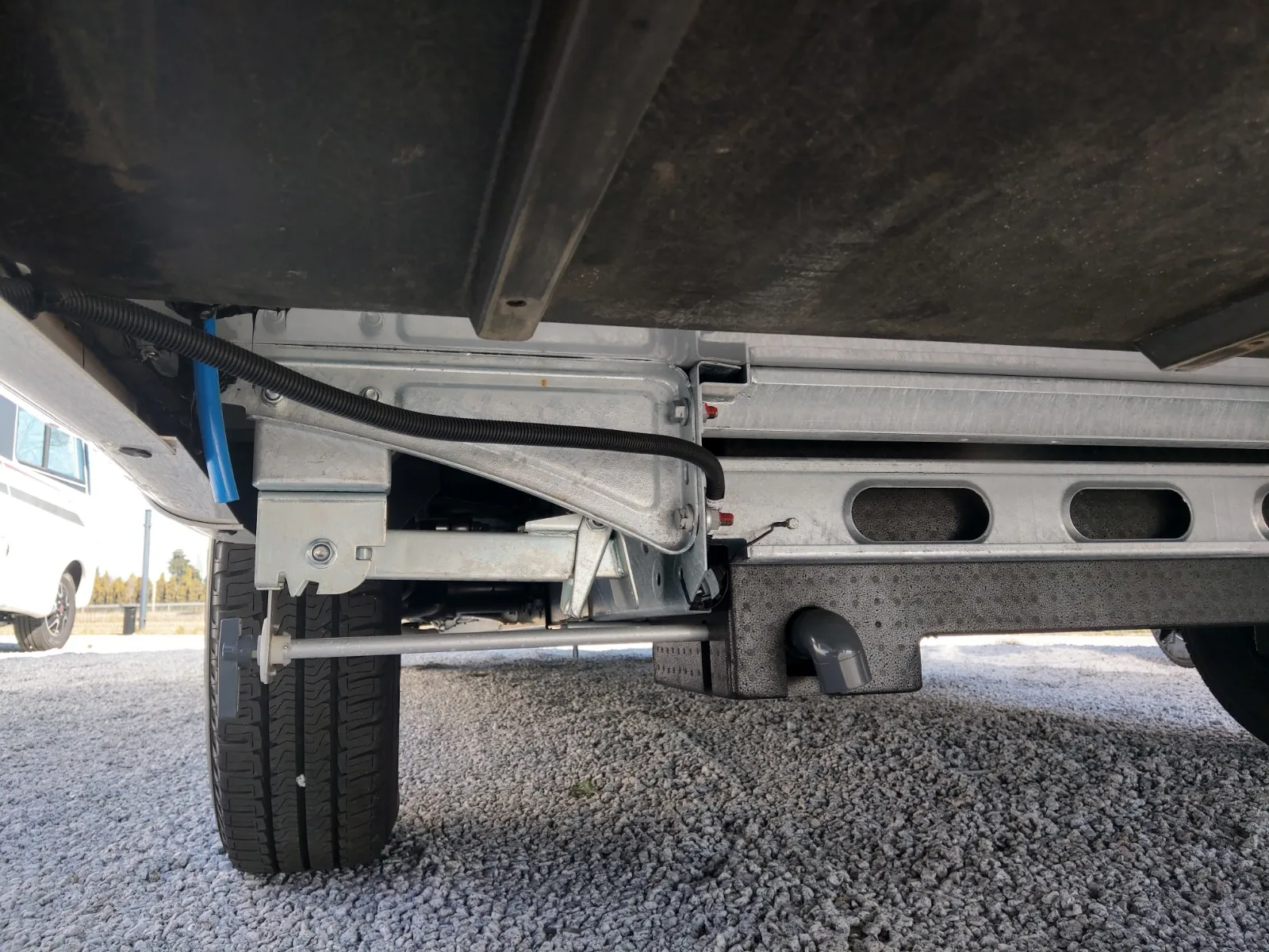 Montagehalter für Wohnmobil Stützen - Doppelboden Lösung, 2er Set – Bild 4