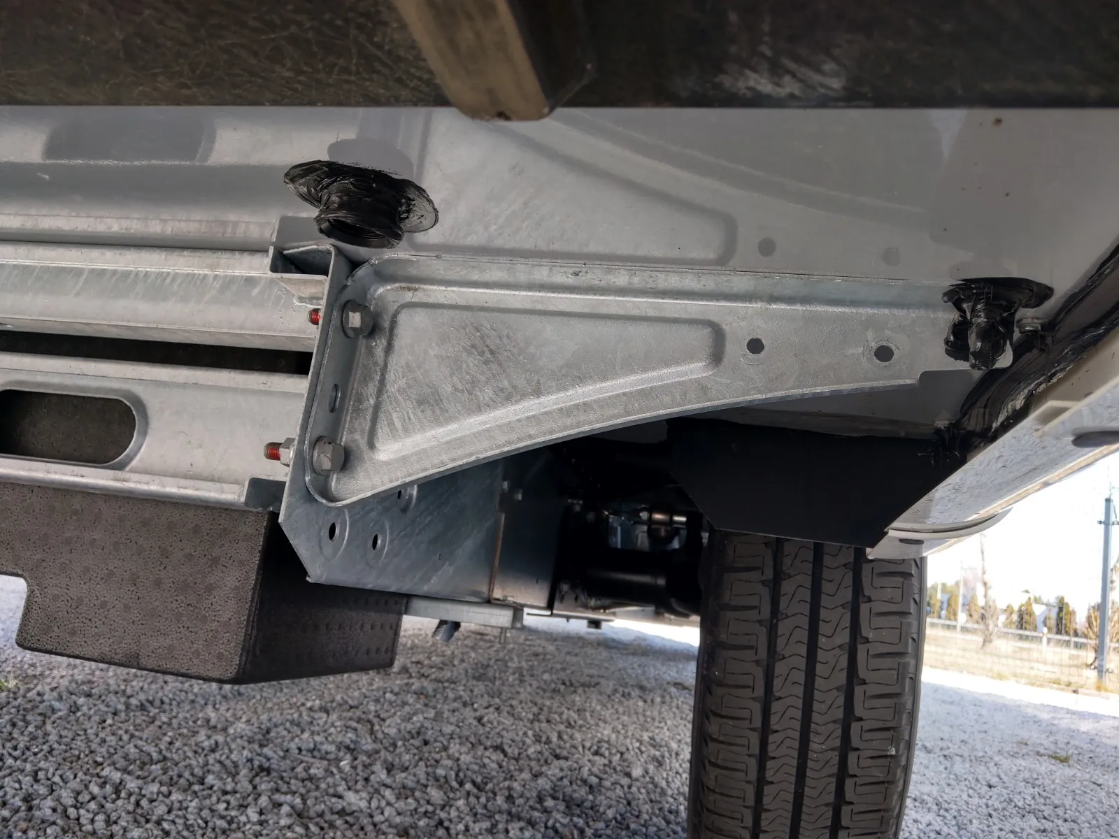 Montagehalter für Wohnmobil Stützen - Doppelboden Lösung, 2er Set – Bild 2