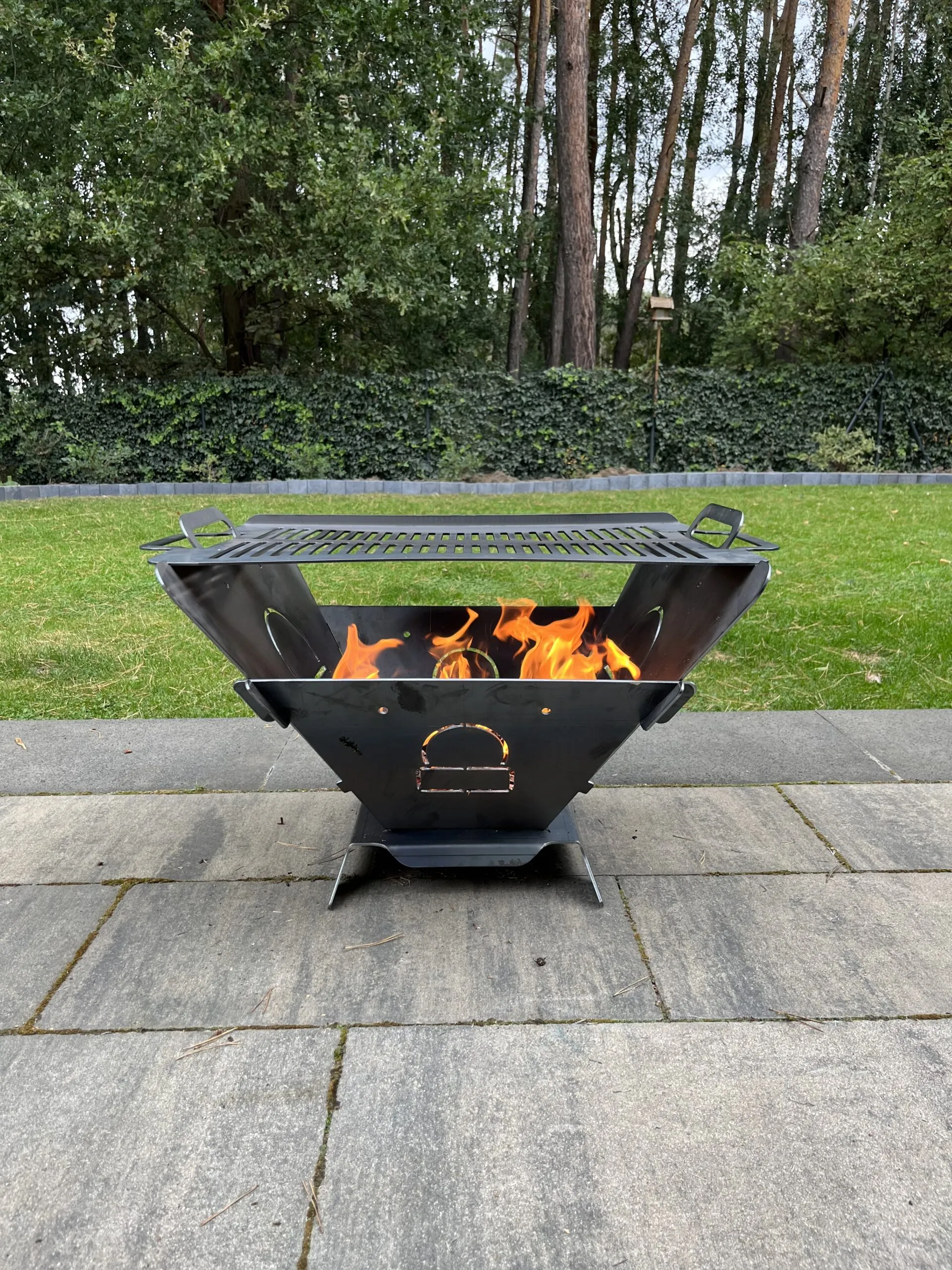 MasterBBQ #1 – klappbare Feuerstelle mit Grillrost | Feuerstelle und Grill 2in1 – Bild 12