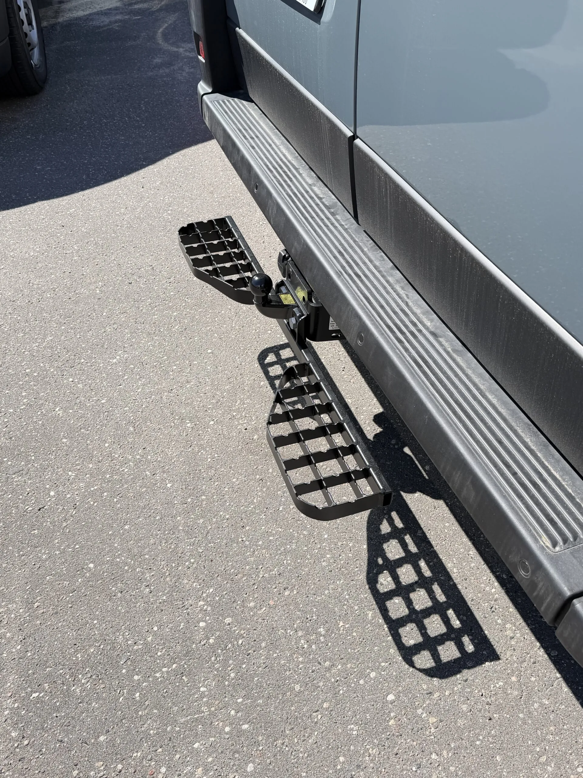 Doppelte Trittstufe für Anhängerkupplung M16 für Fiat Ducato - stabiler Zugang zu Transporter und Campervan – Bild 4