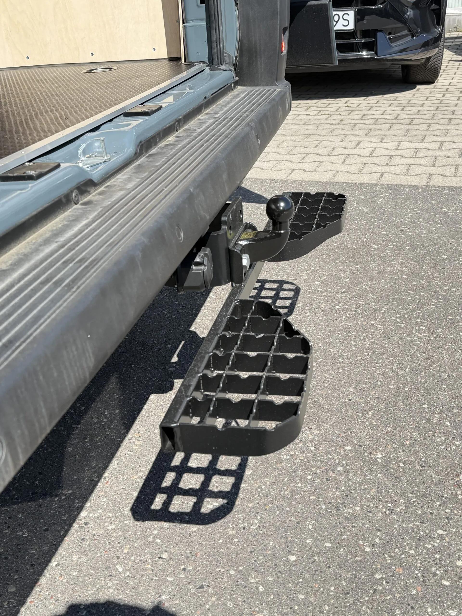 Doppelte Trittstufe für Anhängerkupplung M16 für Fiat Ducato - stabiler Zugang zu Transporter und Campervan – Bild 2
