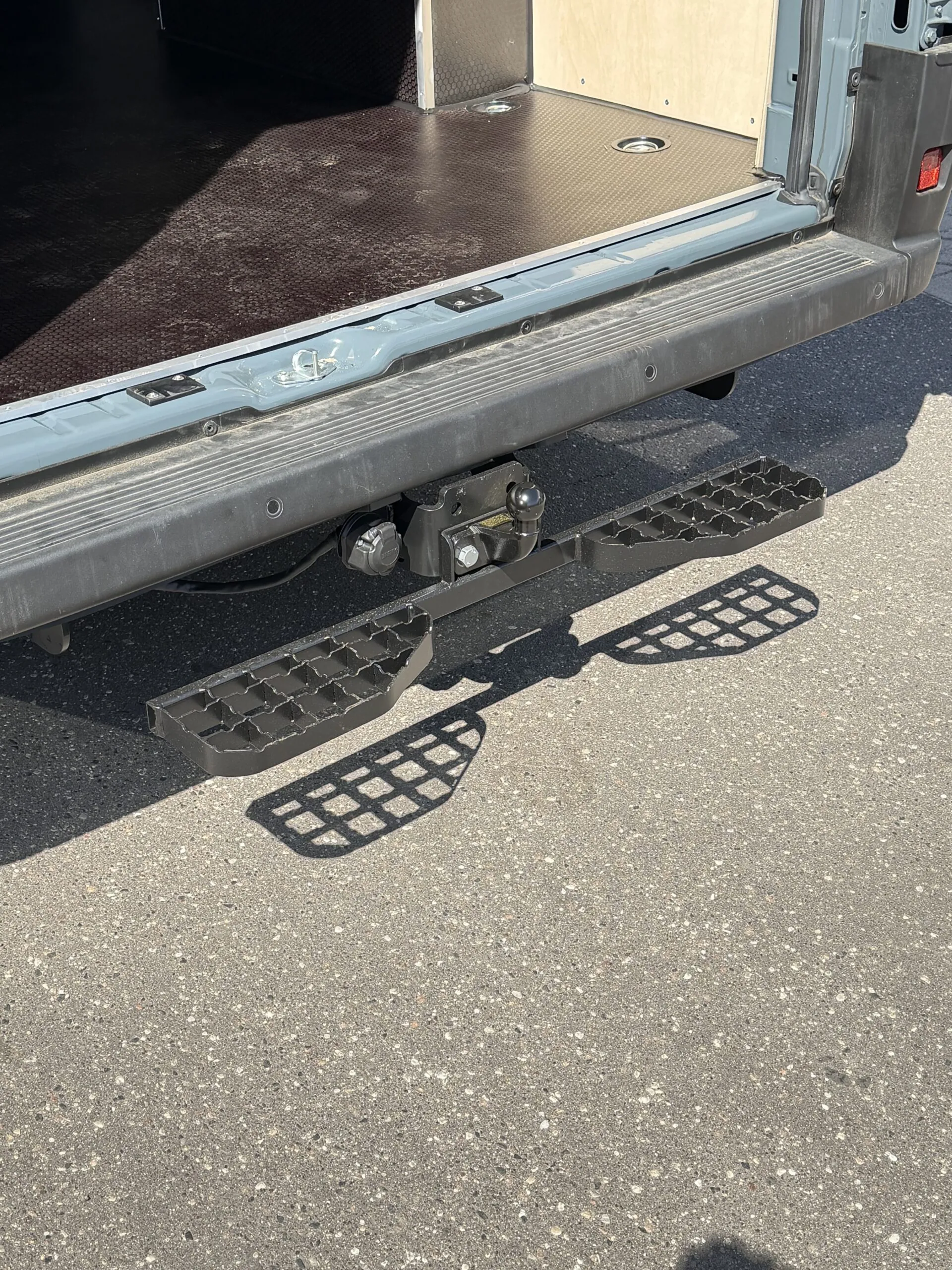 Doppelte Trittstufe für Anhängerkupplung M16 für Fiat Ducato - stabiler Zugang zu Transporter und Campervan – Bild 9
