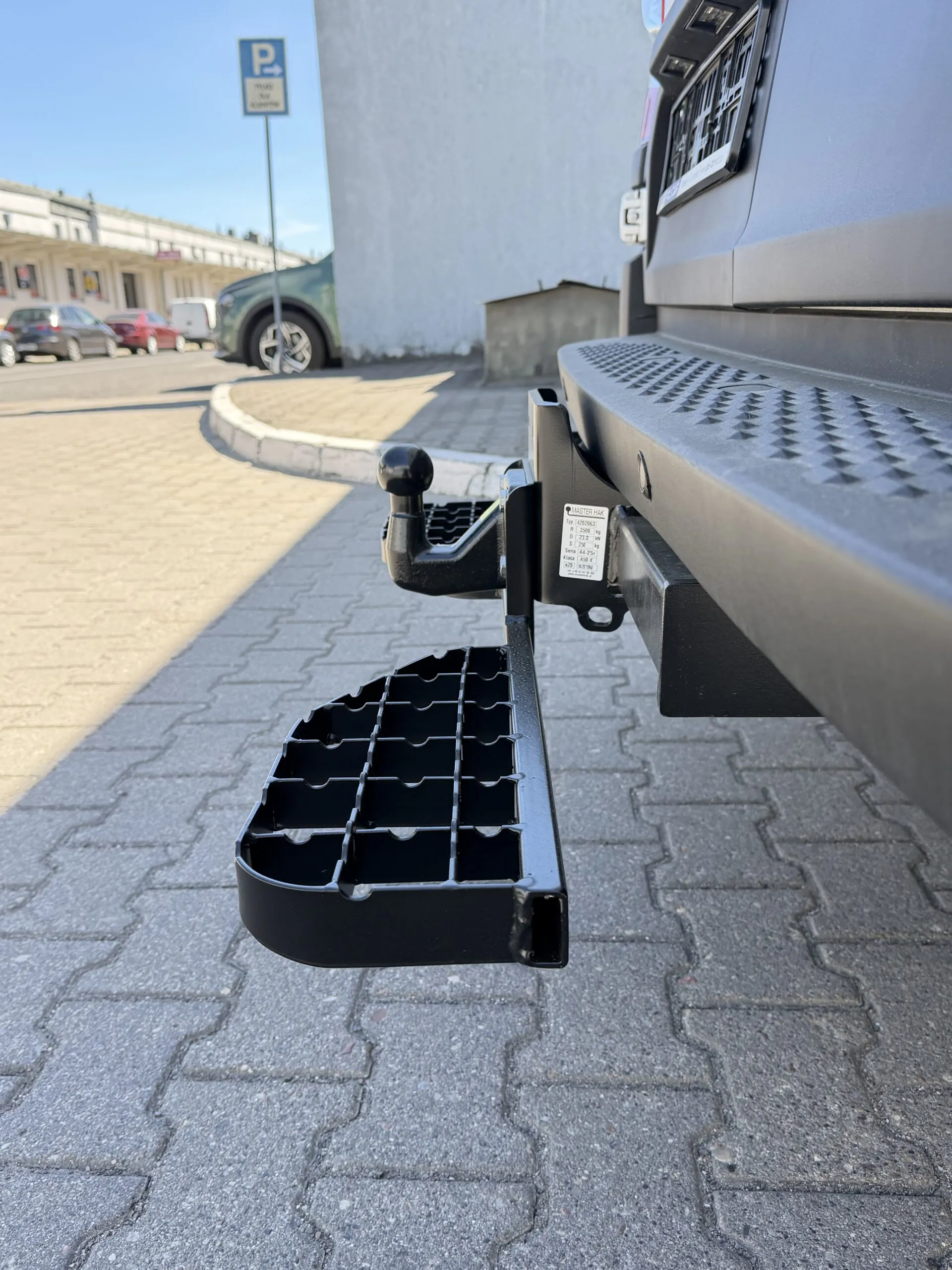 Doppelte Trittstufe für Iveco Daily (ab 05/2014) - Anhängerkupplung 4 Schrauben M10, Lochabstand 83x56 mm – Bild 11