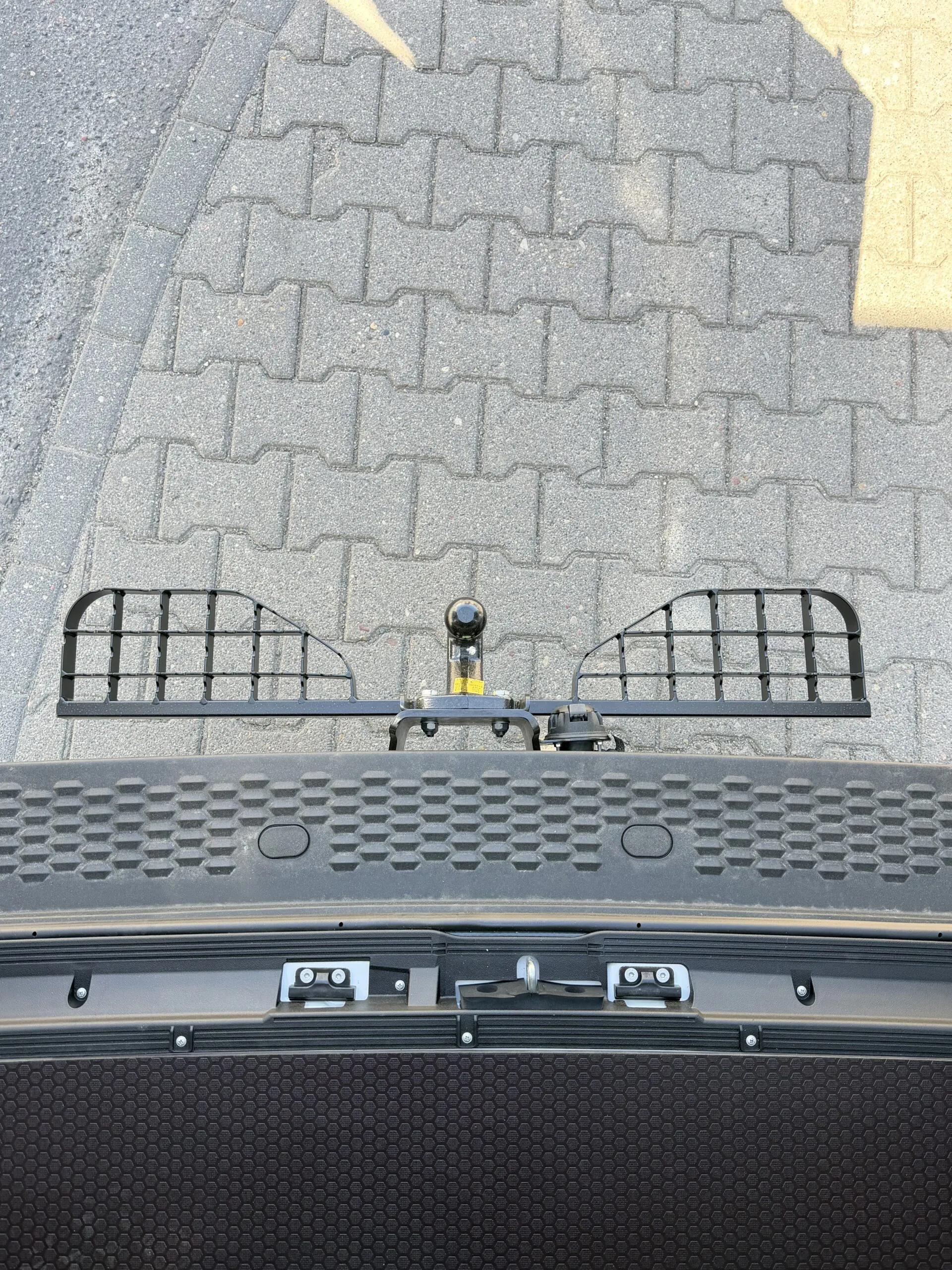Doppelte Trittstufe für Iveco Daily (ab 05/2014) - Anhängerkupplung 4 Schrauben M10, Lochabstand 83x56 mm – Bild 15
